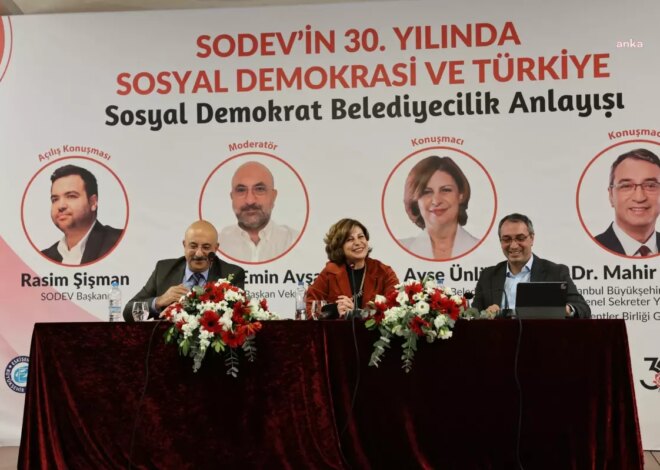 Eskişehir’de Sosyal Demokrasi ve Belediyecilik Paneli Düzenlendi